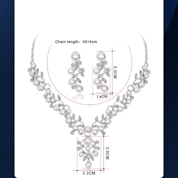 🚫SOLD🚫Necklace & Earring Set w/ Faux Pearls - Picture 4 of 7